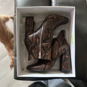 STEVE MADDEN SNAKE PRINT BOOTIES